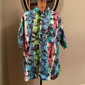 Colours by Alexander Julian button down shirt. Size large 16-16 1/2